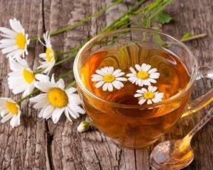 flowers-tea-daisy-spoon-wood-board_2880x1800-min-300x240-1