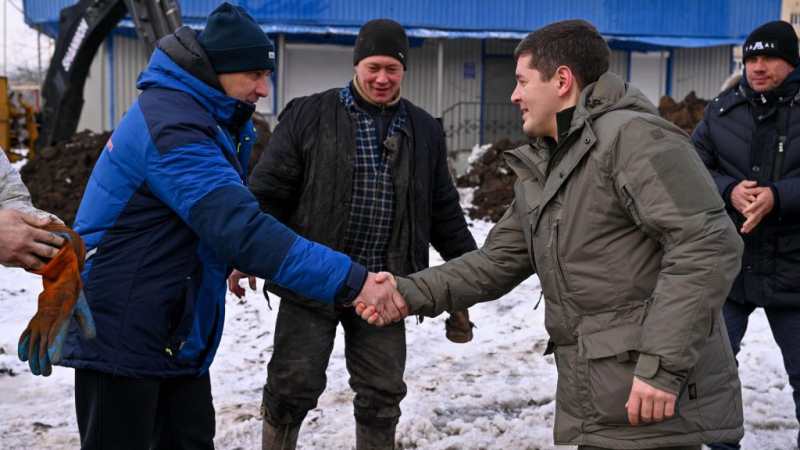 Новости политики сегодня: Губернатор Ямала Артюхов поехал в Волноваху подвести итоги ремонтов и собрать новые задачи