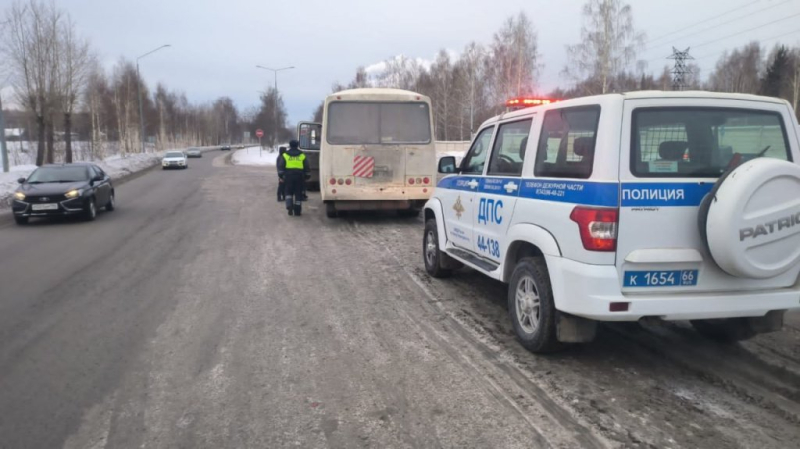 Новости политики сегодня: В Первоуральске грузовик протаранил автобус (ФОТО)